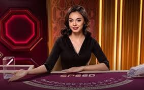 Antarmuka Dragon Tiger Live pandacuan slot menampilkan dealer langsung, kedua sisi kartu, dan tombol taruhan di layar ponsel